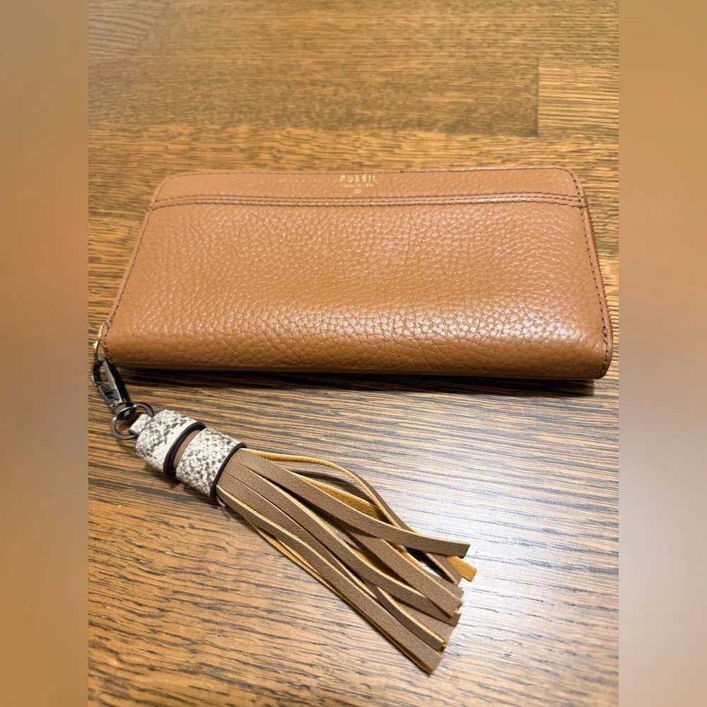 FOSSIL Pebbled Leather Large Zip Around Brown Wallet With Tassel Women’s - Picture 15 of 16